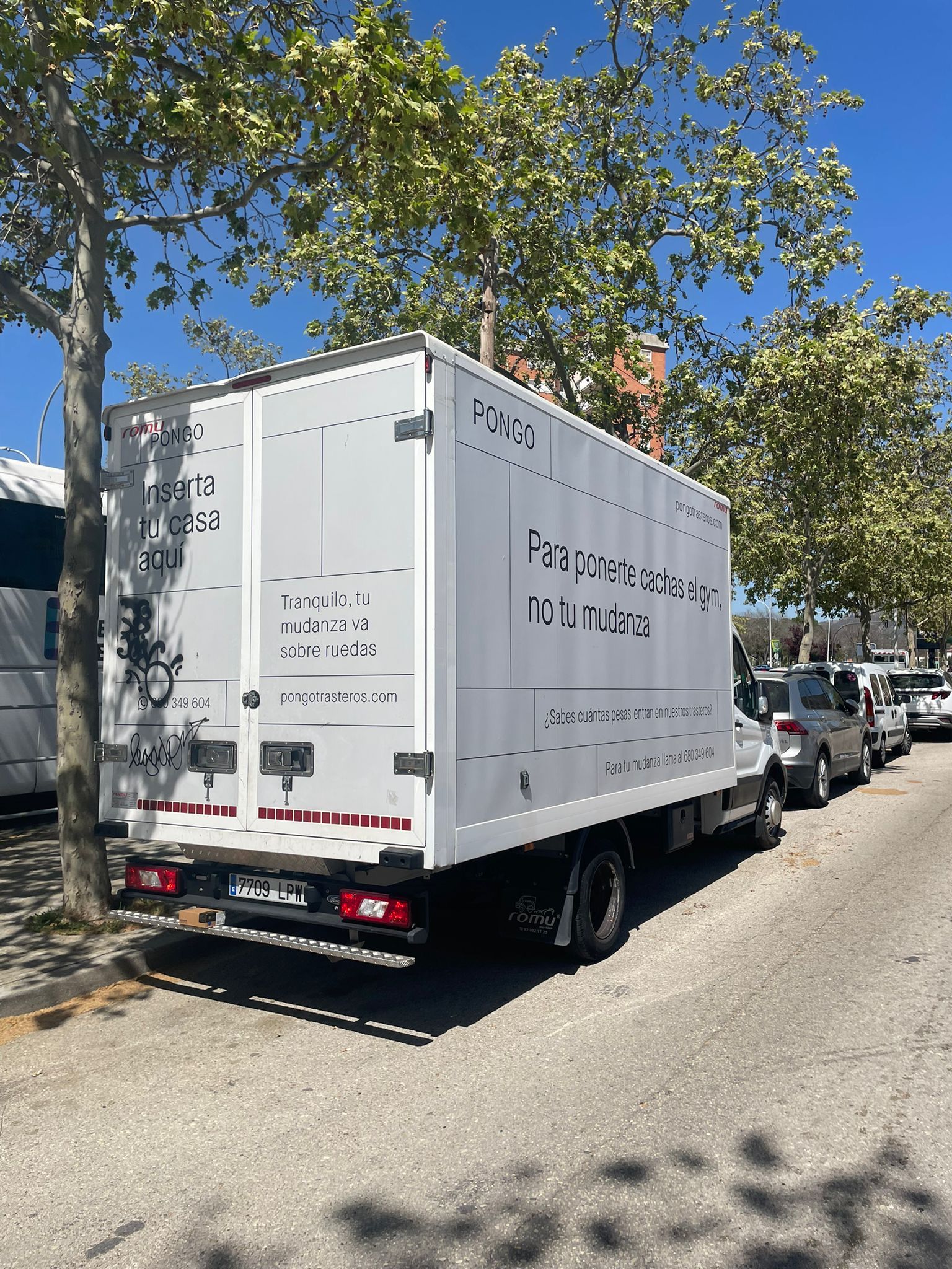 Furgón de mudanza de Roalda group en Barcelona